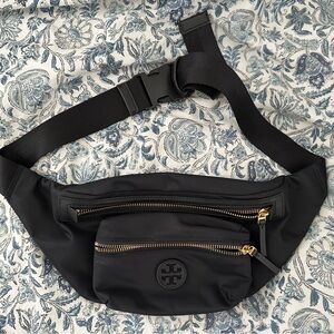 Tory Burch Unisex 82508 Lightweight Nylon Belt Bag Fanny pack Waist Bag - Black